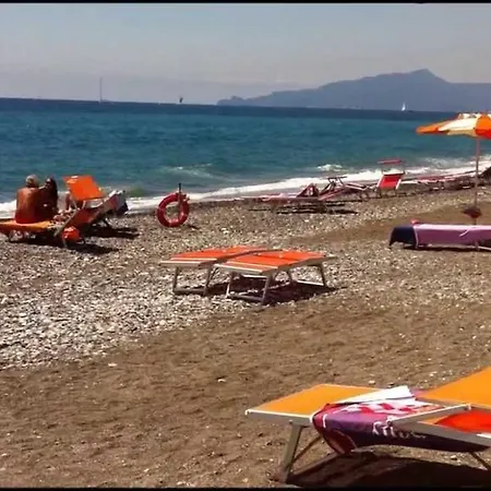 A 2 Passi Dal Mar Bed & Breakfast Cavi di Lavagna
